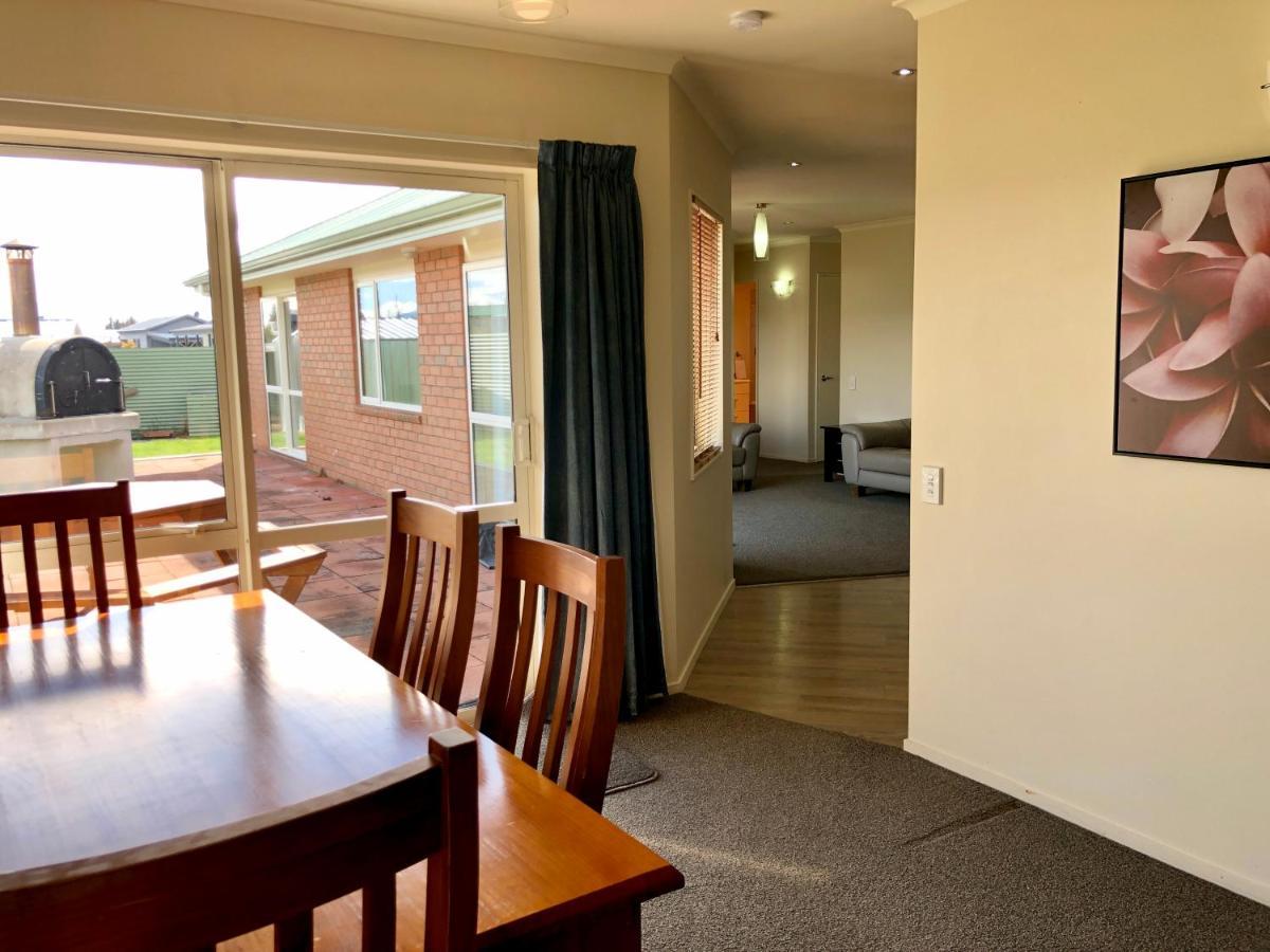 Views And Location Villa Twizel Exterior foto